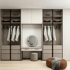 Système d'armoires Shaker blancs avec panneaux encastrés, poignées horizontales en laiton, section ouverte pour suspension, unités de tiroirs et armoire à portes vitrées - Product Image 3