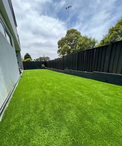 Césped Artificial Sintético, Alfombra Verde para Exteriores, Tacto Realista, Aspecto Natural, Césped Artificial para Jardín y Patio - Product Image 1