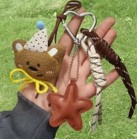 Porte-clés mignon en peluche chien-ours avec chapeau de fête, pendentif breloque de sac étoile en corde tressée style coréen pour décoration de sac femme, cadeau