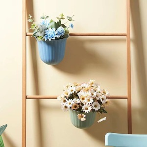 <b>Wall</b> <b>Mounted</b> Flower Shape Trash Can 91g Indoor Kitchen Cabinet Hanging Waste <b>Bin</b> For Food Waste <b>Storage</b> - Product Image 4