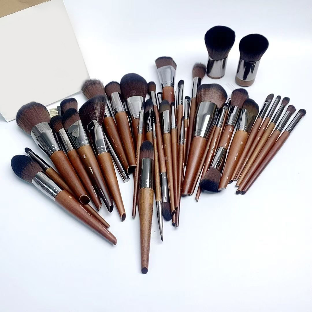 สีน้ำตาล