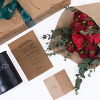 Échantillon gratuit Délicat motif personnalisé matériaux recyclables ondulé fleur M boîte Carton carré avec rose fleur boîte d'expédition