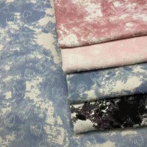 Precio de fábrica Tie-dye tela cielo azul nubes blancas Tie Dye poliéster sarga tela rota agujero ropa tela lavada para falda - Product Image 1