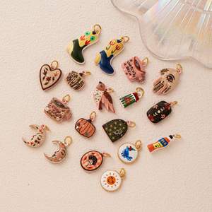 Magische Weidefluisteringen |   18K verguld messing bedels met handgeschilderd emaille-effect voor het maken van sieraden |   Grillige hemelse hanger - Product Image 3