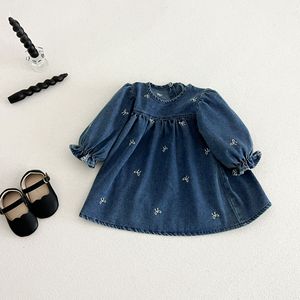 Abito in denim di puro cotone in stile coreano per la primavera e l'autunno, con ricamo a fiocco, per bambine, gonna carina e alla moda. - Product Image 3