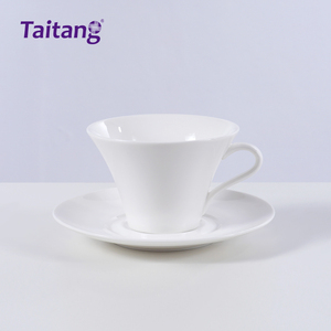 Tazza <span class=keywords><strong>da</strong></span> tè in ceramica per HoReCa, personalizzabile, in porcellana bianca <span class=keywords><strong>con</strong></span> <span class=keywords><strong>piattino</strong></span> - Product Image 1
