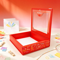 Boîte cadeau rouge personnalisée à rabat, en carton rigide, avec fenêtre transparente, illustration colorée et plateau blanc pour artisanat, jouets et cadeaux