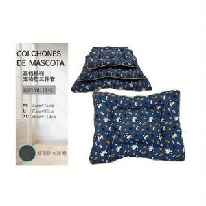 Set di Tre Pezzi di Alta Qualità in Cotone Spesso per Cuccia Cani, Fondo Blu con Intrigante Design a Testa di Cane - Product Image 2