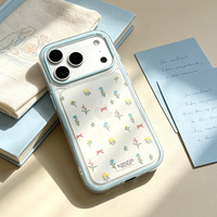 Coque de téléphone transparente et fraîche avec de petits motifs floraux, adaptée aux iPhones dans un style mignon et artistique.