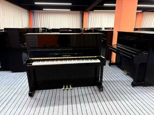 Piano droit d'occasion MC301 (Clavier et plancher acoustique en bois massif, style mécanique, 88 touches) (Fabriqué au Japon) - Product Image 3