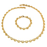 Ensemble de bijoux en gros style INS : Collier et bracelet plaqués or 18 carats avec pendentif cœur 3D, et chaîne simple assortie