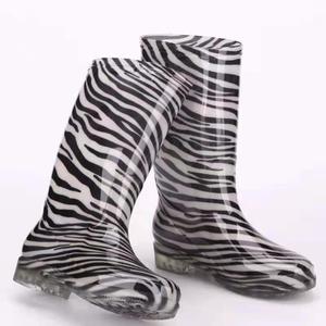 Botas <span class=keywords><strong>de</strong></span> Lluvia <span class=keywords><strong>de</strong></span> PVC y Goma Impermeables para Hombre y Mujer, Diseño <span class=keywords><strong>de</strong></span> Alta Calidad, Económicas, Blancas, al por Mayor - Product Image 4