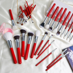 Juego de 8 brochas de maquillaje de pelo sintético de cabra con mango de madera roja, brochas para polvo facial y ojos con virola dorada - Product Image 3