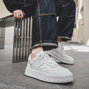 รองเท้ากีฬาลำลองผู้ชายแฟชั่นขายส่งจากโรงงาน หนังระบายอากาศ พื้นหนานุ่มสบาย - Product Image 4