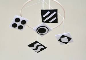 Móvil Musical para Cuna de Bebé, Diseño Personalizado <span class=keywords><strong>Munari</strong></span> Montessori, Fieltro Blanco y Negro, Madera, Bonito, para Niños y Niñas - Product Image 2