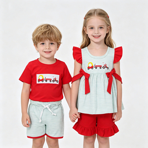 Conjunto de Dos Piezas para Niñas Pequeñas: Blusa Tipo Túnica con Cuello Redondo y Pantalones Cortos con Volantes Rojos, Ropa de Boutique de Poliéster Suave y Elástico - Product Image 1