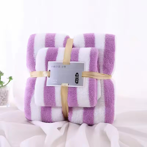 Lot de 2 serviettes de bain en microfibre douce en velours corail à rayures, séchage rapide, en polyester, pour adultes, spa à domicile, haute absorption d'eau, technique tissée - Product Image 3