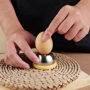 <span class=keywords><strong>Perce</strong></span>-œufs avec base en plastique pour piquer les œufs avant la cuisson, pour des coquilles facilement pelables, pour des œufs parfaitement cuits. - Product Image 1