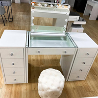 Table de toilette rose avec miroir à ampoules LED, plateau en verre, boutons en cristal, bureau de maquillage, ensemble de chambre moderne et glamour avec tabouret en velours capitonné
