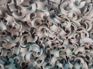 Emballage aléatoire de tour d'anneau de selle en céramique industrielle d'Intalox avec l'application chimique de service de traitement de moulage - Product Image 4