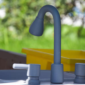 Maisonnette en bois pour enfants avec cuisine de jeu, auvent rouge, clôture et mangeoire à oiseaux - Cabane de jeu pour s'amuser dans le jardin - Product Image 4