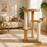 Arbre à chat en bois naturel avec poteaux à gratter en sisal, tour à chat multi-niveaux avec coussins pour chats d'intérieur
