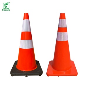 Cône de signalisation routière en PVC blanc robuste, cône de sécurité routière réfléchissant prismatique haute intensité, base antidérapante pour travaux routiers et parkings - Product Image 1