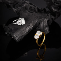 Bague NOVA S925 en argent de luxe pour femme, sertie de moissanite 3 carats, plaquée rhodium, avec griffes et petit carré de moissanite taille sucre