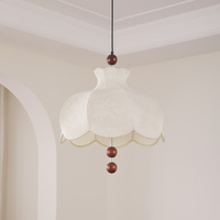 Lustre LED Rétro Français Shabby Chic avec Pendentif en Tissu à Pétales Floraux et Trois Accents en Boules de Bois pour Chambre à Coucher