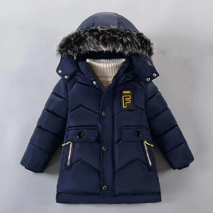 Vente en gros Veste pour garçons Veste d'hiver à capuche mi-longue épaisse polaire grand col en <span class=keywords><strong>fourrure</strong></span> Veste matelassée pour bébé - Product Image 2