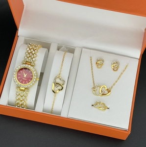 Conjunto de Reloj de Cuarzo Glamuroso con Diseño de Dibujos Animados Antiguos para Mujer, con Caja de Regalo, Pulsera, Collar, Pendientes y Anillo, 5 Piezas de Joyería - Product Image 3