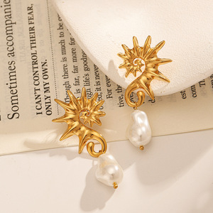Pendientes colgantes de acero inoxidable con diseño geométrico en forma de estrella de perlas de imitación para uso diario de las mujeres - Product Image 4