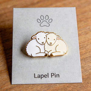 Épinglette Duo de cochons mignons, plaquée or, en émail dur, en alliage de zinc, thème animal, épinglette d'art de collection - Product Image 3