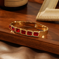 Bracelet carré en acier titane plaqué or 18 carats avec zirconiums cubiques pour femme, bijou jonc en acier inoxydable avec fermoir de créateur tendance