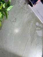 Carreaux de porcelaine vert clair 600x1200mm, finition mate, antidérapants, design moderne, pour usage hospitalier, revêtement de sol intérieur