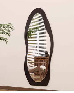 Miroir mural contemporain pleine longueur en bois de noyer foncé, forme irrégulière, haut de gamme, pour chambre et salle de bain - Product Image 1