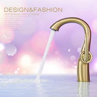 Grifo de Lavabo Austler, Grifo de Cocina Moderno con Acabado Cromado, Construcción de Latón, Grifo Mezclador Ahorrador de Agua con Núcleo de Válvula de Cerámica