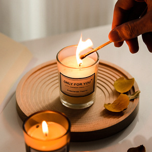 Bougie en cire de soja parfumée 100% naturelle, dans un bocal en verre, avec huile essentielle parfumée Amber Cup, cadeau écologique pour la Saint-Valentin - Product Image 3