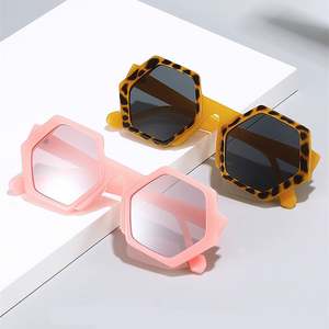 Gafas de Sol Hexagonales Negras Retro de Moda con Logotipo Personalizado para Hombre y Mujer, Gafas de Sol Poligonales con Marco Pequeño de PC y Protección UV400 - Product Image 2