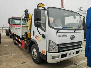 China FAW 4*2 montado con 6 toneladas brazo telescópico pluma recta CLW Camión grúa usado - Product Image 2