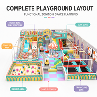 Équipement de terrain de jeu intérieur commercial pour centre de jeux pour enfants avec trampoline, toboggans, piscine à balles, aire de jeu de sable et structure de jeu souple