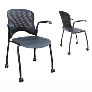 Chaise de conférence moderne en maille perforée avec accoudoirs fixes, assise en plastique, roulettes et pieds métalliques pour salle de réunion, école, bureau - Product Image 2