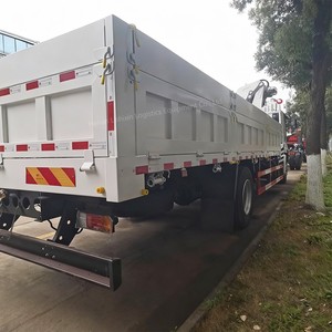 Camion Isuzu 4x2 <span class=keywords><strong>de</strong></span> marque japonaise <span class=keywords><strong>avec</strong></span> <span class=keywords><strong>grue</strong></span> articulée <span class=keywords><strong>de</strong></span> 8 tonnes, <span class=keywords><strong>grue</strong></span> à <span class=keywords><strong>bras</strong></span> repliable, camion transporteur - Product Image 4