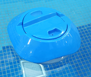 Dispositivo Dosificador de Desinfección para Limpieza de Piscinas, Flotante, Automático, Retráctil desde la Parte Inferior - Product Image 1