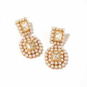 ต่างหูห้อยชุบทองรูปทรงเรขาคณิตประดับคริสตัลและมุกแบบฝังขอบ งานปาร์ตี้ เครื่องประดับสแตนเลส รุ่น YE39 - Product Image 4