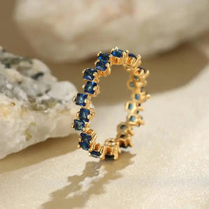 Orecchini a Cerchio Geometrici Q636 Placcati in Oro 18K con Cristalli e Strass, per Uso Quotidiano Femminile - Product Image 2