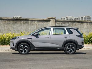 แบตเตอรี่อายุการใช้งานยาวนานพิเศษ ความจุ 50.5 กิโลวัตต์ชั่วโมง BYD Seal Lion 05EV 2025 รุ่น 430 กม. ระบบนำทางอัจฉริยะ รถยนต์ไฟฟ้า SUV ขนาดกะทัดรัด - Product Image 4