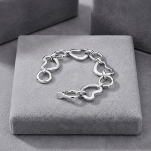 Brazalete Romántico de Plata 925 con Cadena de Corazones Ondulados - Product Image 3
