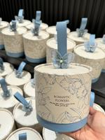 Zarte, mit Perlen besetzte Schmetterlings-Schleife Zylindrische Geschenkbox - Luxuriöse Verpackung für Datteln & Pralinen für Arabische Hochzeiten