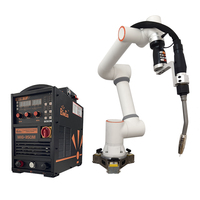 Robot de soldadura colaborativo con antorcha para soldadura de vigas H en fabricación de metales de alta resistencia.
